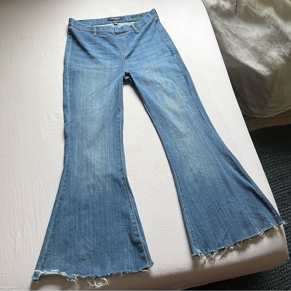 JUDY BLUE medium blue wash denim cotton blend stretch raw fray hem flare jeans